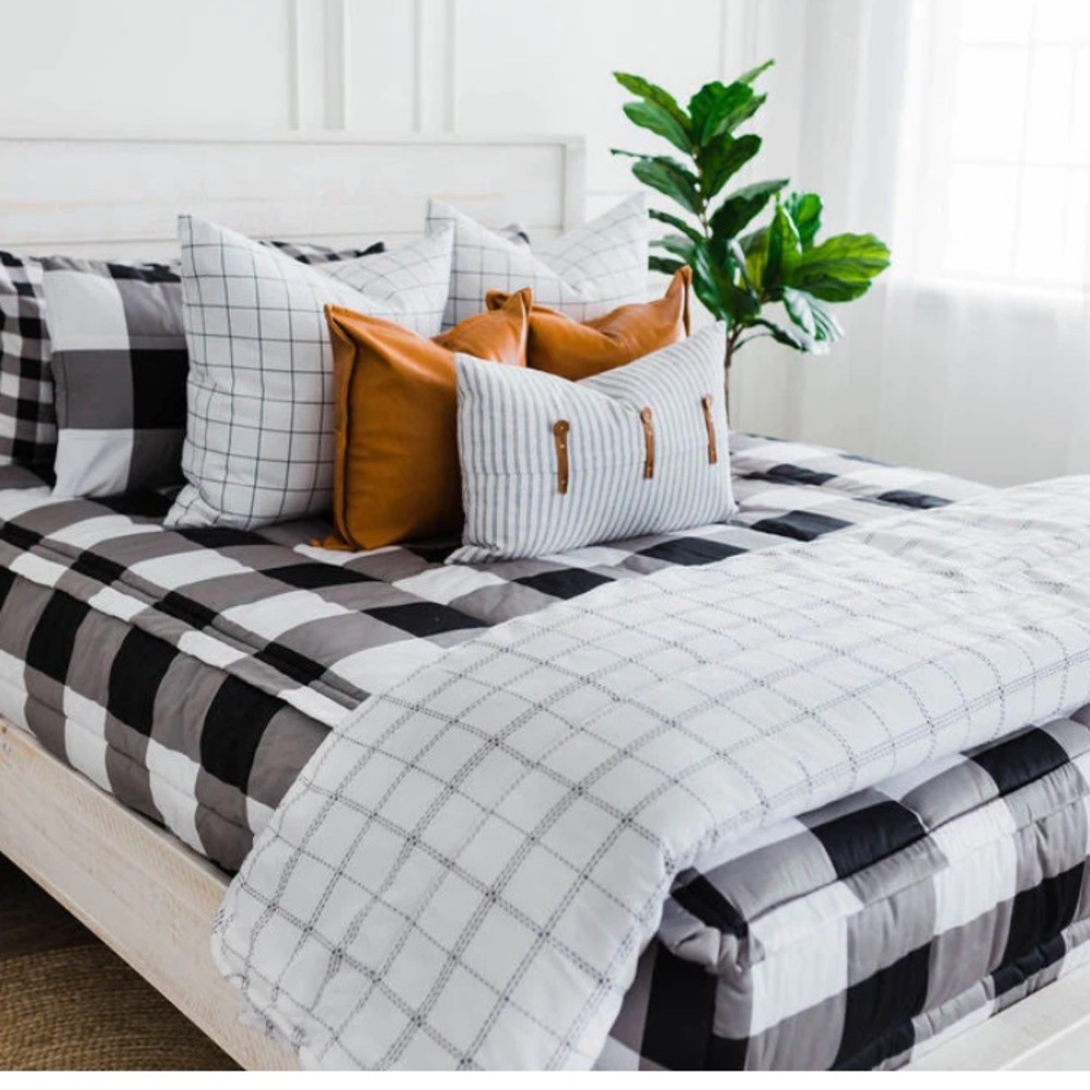 EUC TEIN BEDDYS SET buffalo plaid.